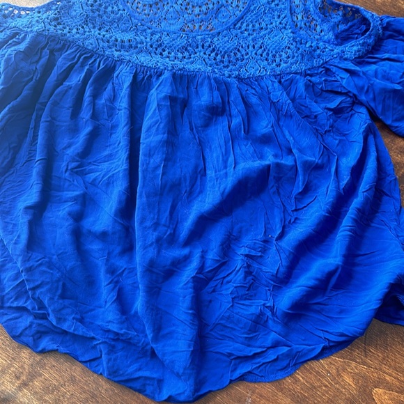 Stylus Cute Blue Top - Picture 5 of 6